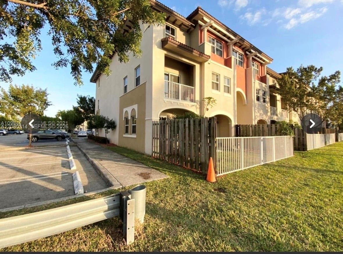 8650 NW 97 Ave # 108, Doral FL 33178