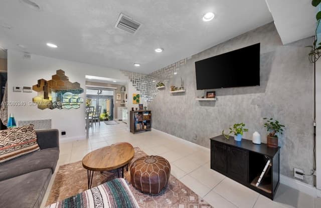 2326 Harding St, Hollywood FL 33020 - Hollywood, FL - Photo 5