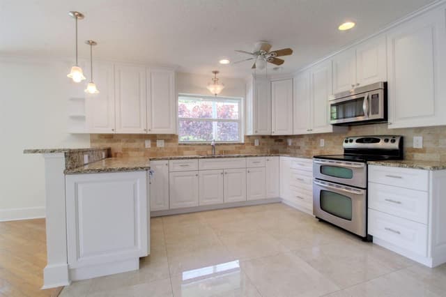 949 GREENSWARD Lane, Delray Beach FL 33445 - Delray Beach, FL - Photo 3