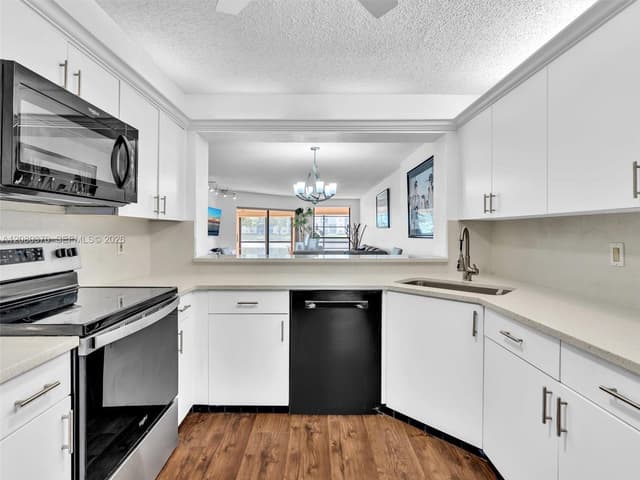 7518 Fairfax Dr # 110, Tamarac FL 33321 - Tamarac, FL - Photo 2