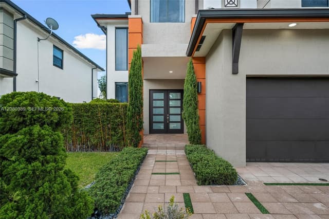 15742 NW 88th Ave, Miami Lakes FL 33018 - Miami Lakes, FL - Photo 3