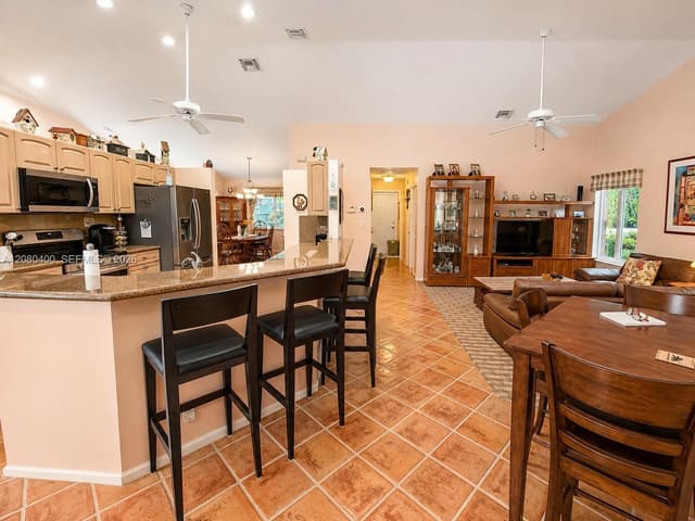 10411 NW 48th Mnr, Coral Springs FL 33076 - Coral Springs, FL - Photo 7