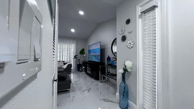 1531 NW 98th Ave, Pembroke Pines FL 33024 - Pembroke Pines, FL - Photo 6