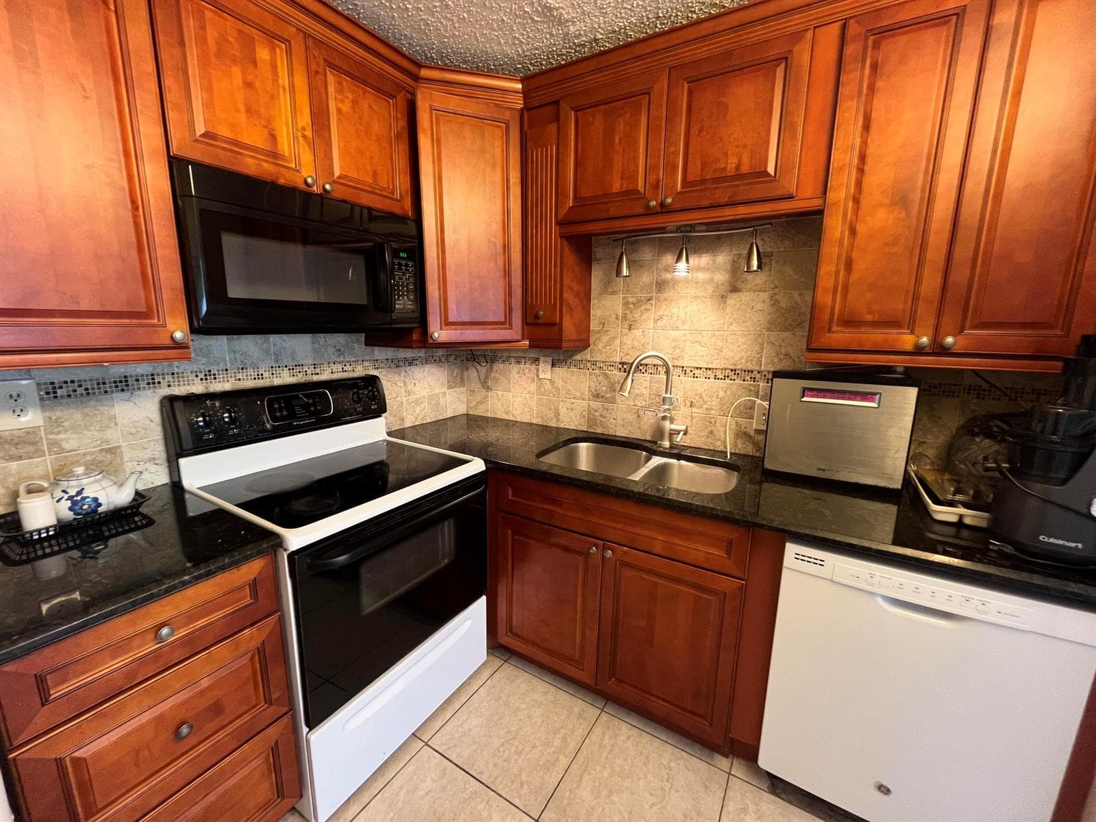 7 FLANDERS A, Delray Beach FL 33484 - Delray Beach, FL - Photo 1