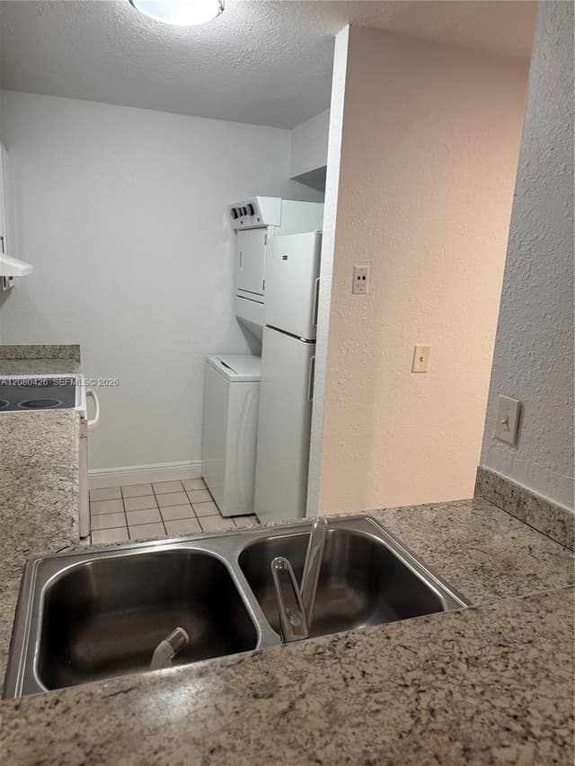 838 Twin Lakes Dr, Coral Springs FL 33071 - Coral Springs, FL - Photo 6