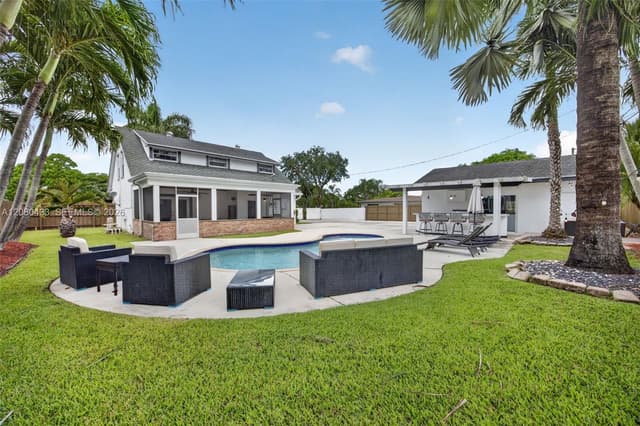 18211 SW 95th Ct, Palmetto Bay FL 33157 - Palmetto Bay, FL - Photo 2