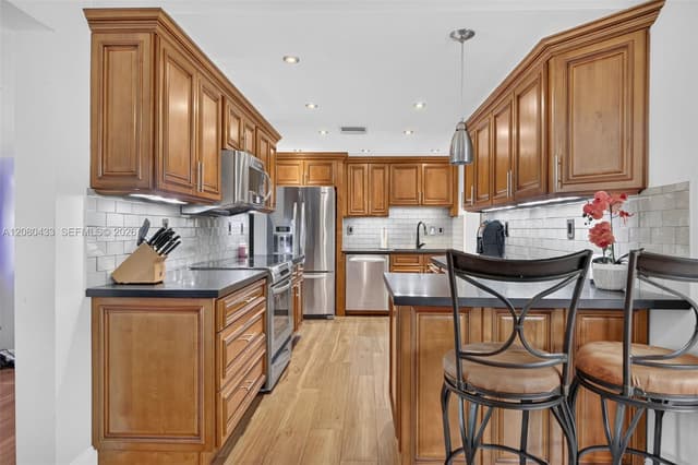 18211 SW 95th Ct, Palmetto Bay FL 33157 - Palmetto Bay, FL - Photo 5