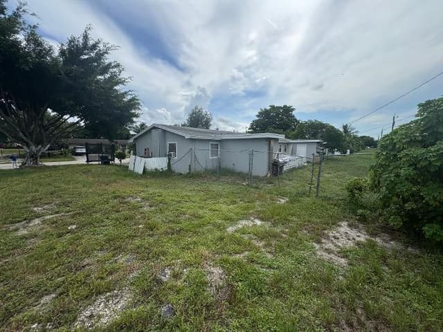 3141 49th Lane S, FL 33461 - Photo 3