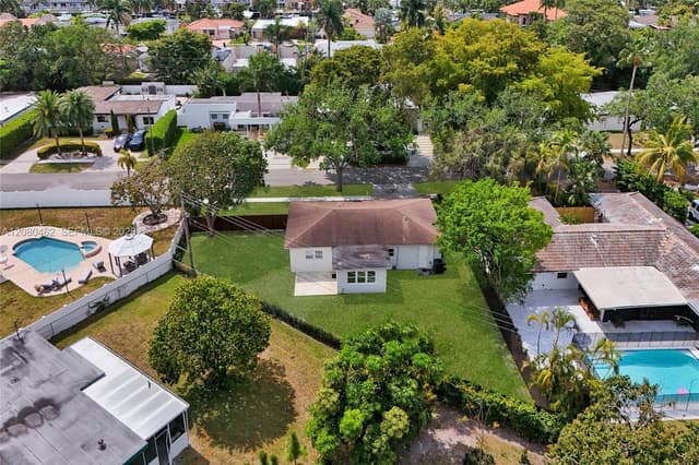 2125 Alamanda Dr, North Miami FL 33181 - North Miami, FL - Photo 3