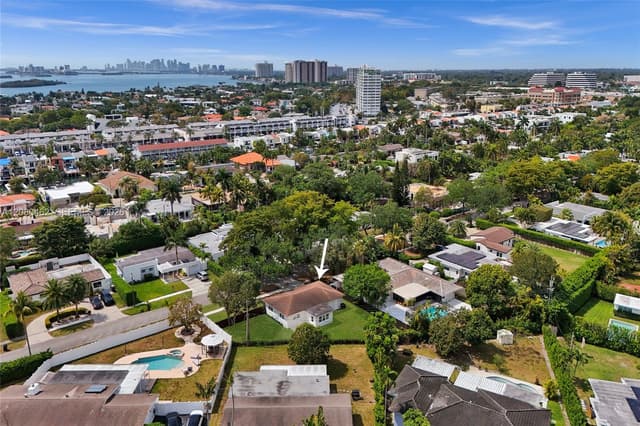 2125 Alamanda Dr, North Miami FL 33181 - North Miami, FL - Photo 4