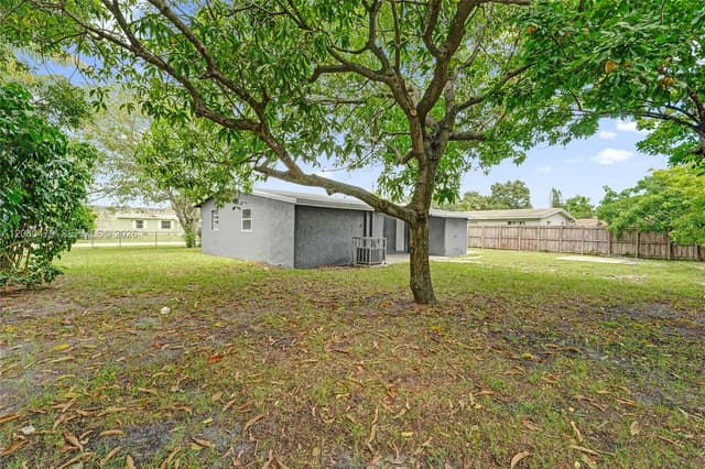 1843 Lauderdale Manor Dr, Fort Lauderdale FL 33311 - Fort Lauderdale, FL - Photo 6