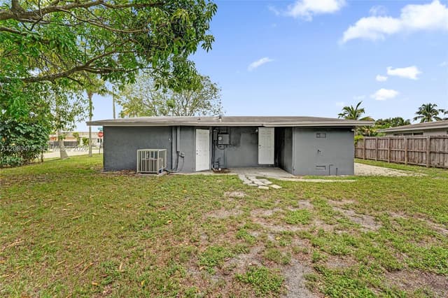 1843 Lauderdale Manor Dr, Fort Lauderdale FL 33311 - Fort Lauderdale, FL - Photo 5