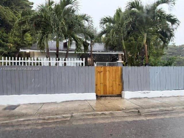 812 NW 29th Ter, Miami FL 33127 - Miami, FL - Photo 3