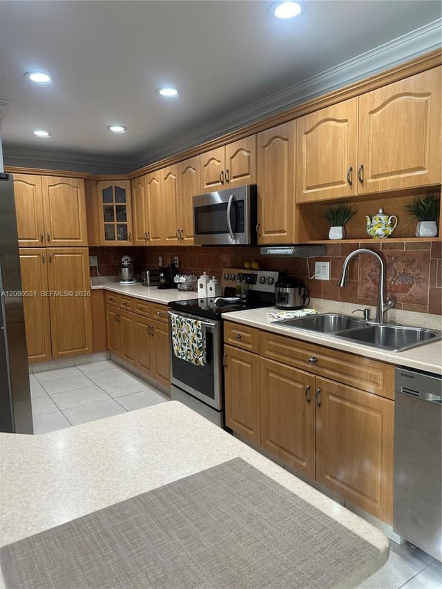5505 W 14th Ln, Hialeah FL 33012 - Hialeah, FL - Photo 4