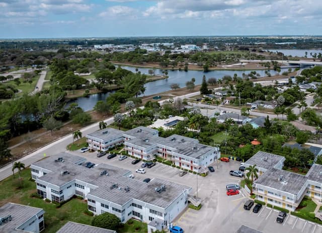 2840 Lake Osborne Drive # 111, Lake Worth FL 33461 - Lake Worth, FL - Photo 3