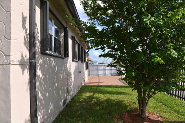 991 E 47th St, Hialeah FL 33013 - Hialeah, FL - Photo 6