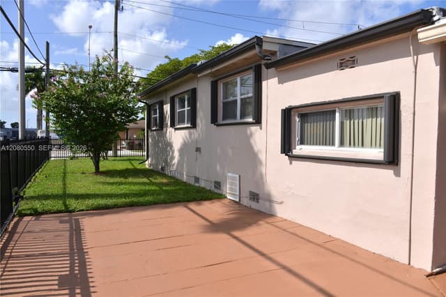 991 E 47th St, Hialeah FL 33013 - Hialeah, FL - Photo 7