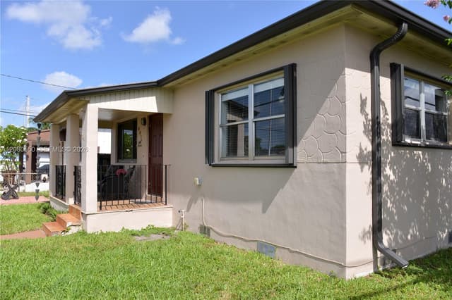 991 E 47th St, Hialeah FL 33013 - Hialeah, FL - Photo 5