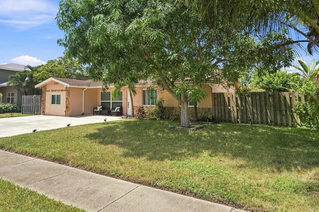 4665 NW 113TH Avenue, Sunrise FL 33323 - Sunrise, FL - Photo 2