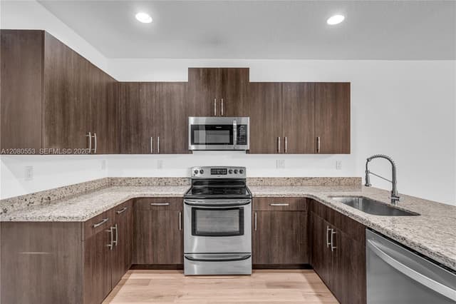 1426 SE 24th Ter, Homestead FL 33035 - Homestead, FL - Photo 2