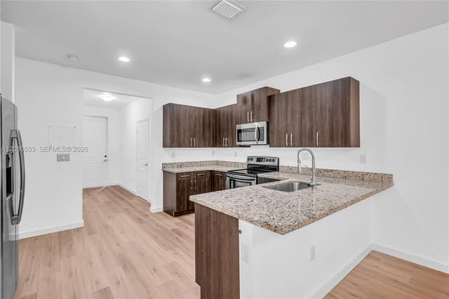 1426 SE 24th Ter, Homestead FL 33035 - Homestead, FL - Photo 5