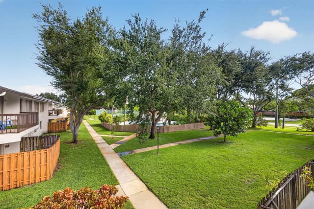 3404 Gardens E Drive # 21B, Palm Beach Gardens FL 33410 - Palm Beach Gardens, FL - Photo 2