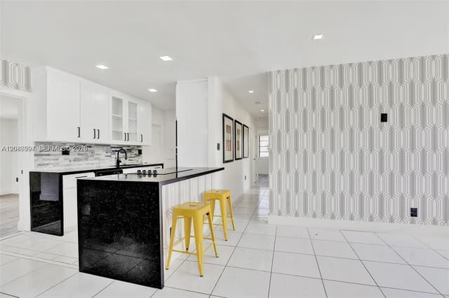 941 NE 155th Ter, North Miami Beach FL 33162 - North Miami Beach, FL - Photo 4