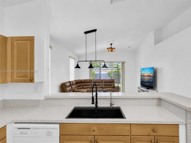 7420 S Aragon Blvd # 1, Sunrise FL 33313 - Sunrise, FL - Photo 6