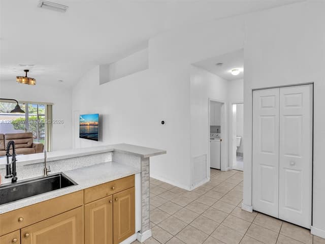 7420 S Aragon Blvd # 1, Sunrise FL 33313 - Sunrise, FL - Photo 7