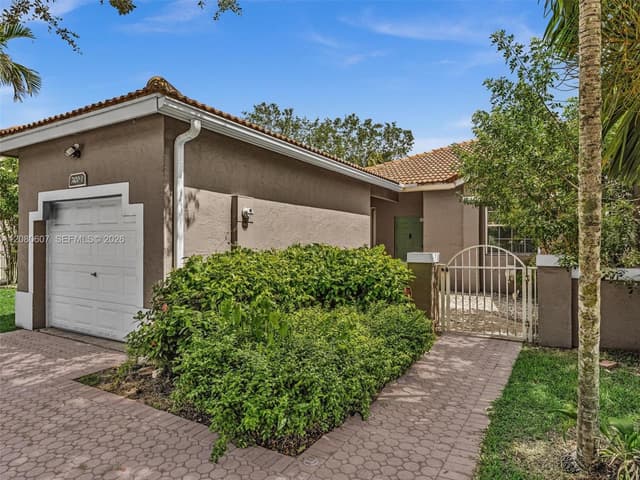 7420 S Aragon Blvd # 1, Sunrise FL 33313 - Sunrise, FL - Photo 3