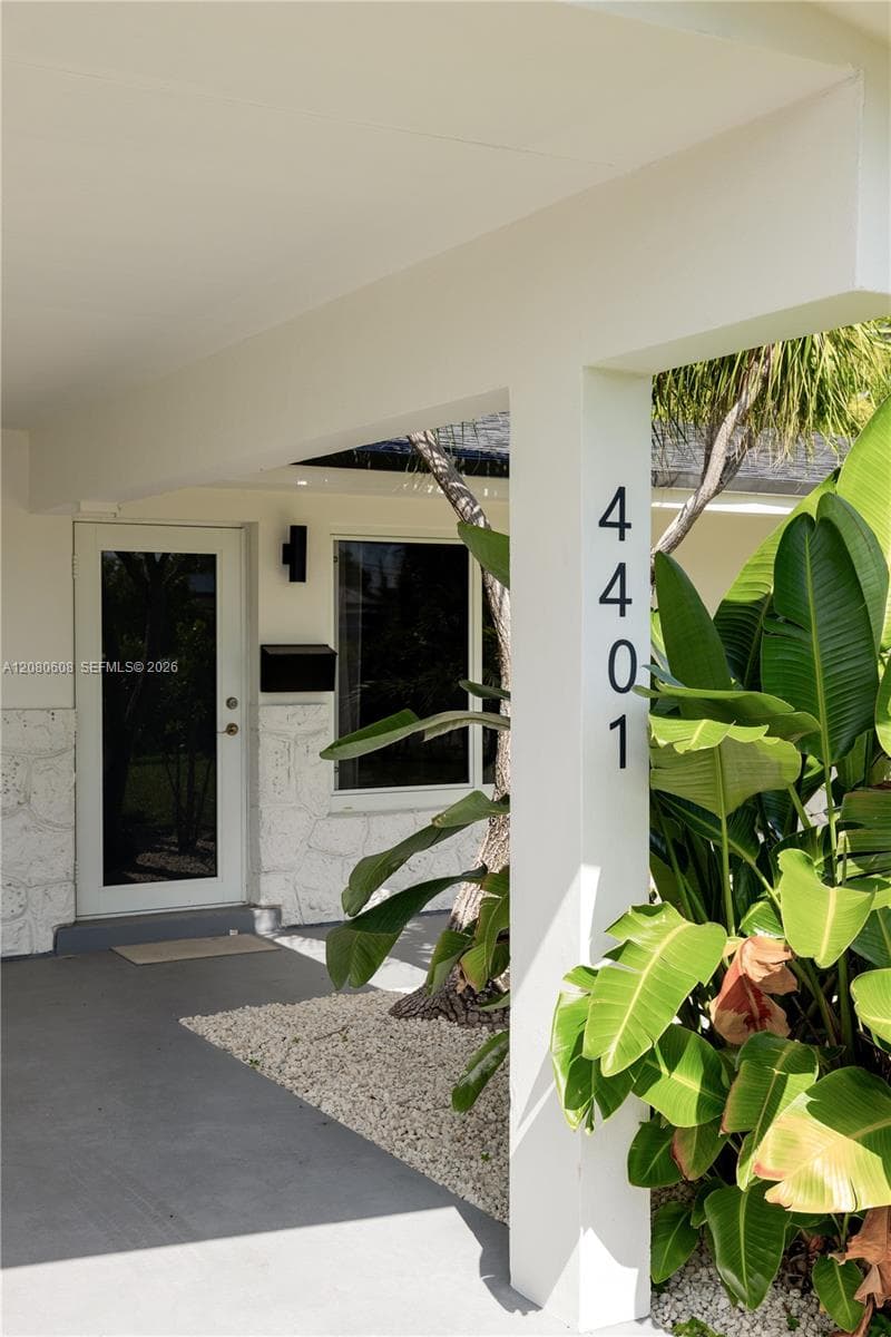 4401 NE 13th Ave, Oakland Park FL 33334