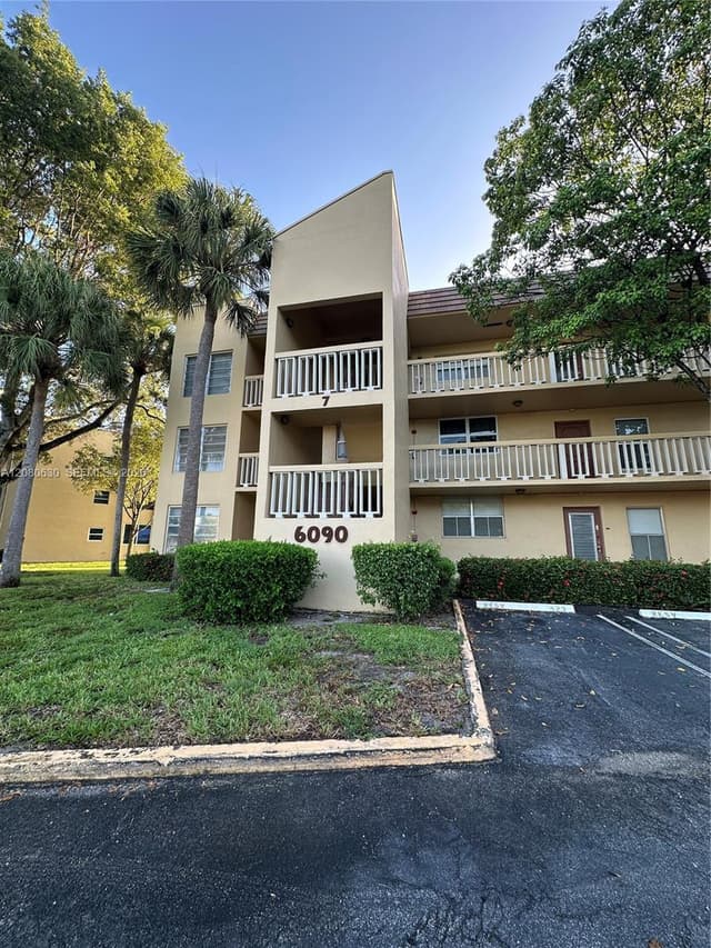 6090 NW 64th Ave # 310, Tamarac FL 33319 - Tamarac, FL - Photo 2