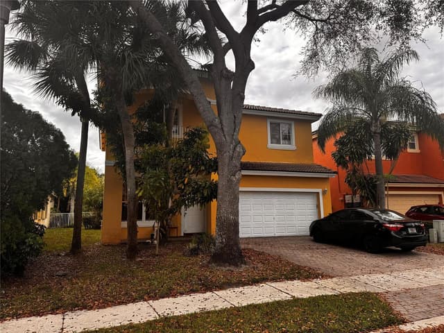 1820 NW 78th Avenue, Pembroke Pines FL 33024 - Pembroke Pines, FL - Photo 2