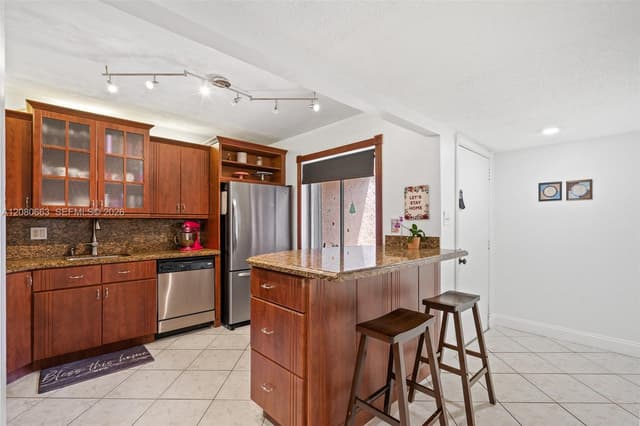 197 Lakeview Dr # 102, Weston FL 33326 - Weston, FL - Photo 6
