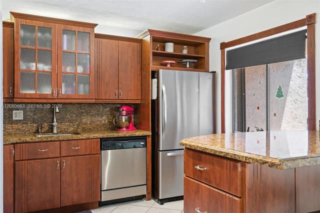 197 Lakeview Dr # 102, Weston FL 33326 - Weston, FL - Photo 4