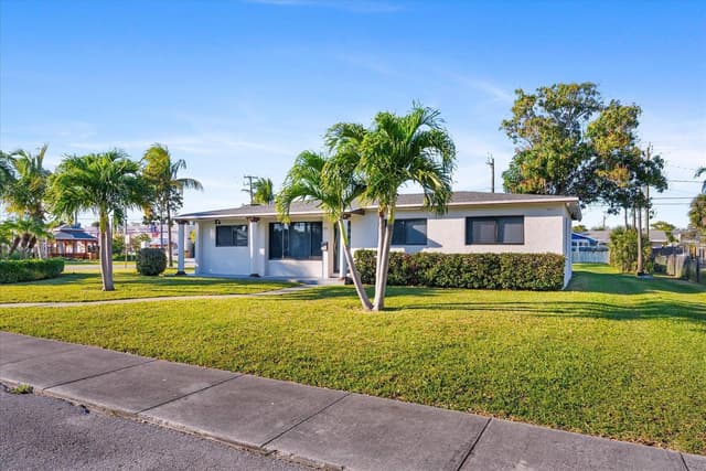 651 Foresteria Drive, Lake Park FL 33403 - Lake Park, FL - Photo 3