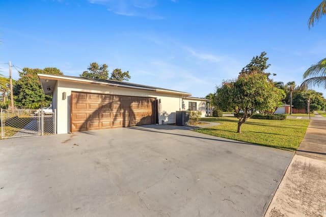 651 Foresteria Drive, Lake Park FL 33403 - Lake Park, FL - Photo 4