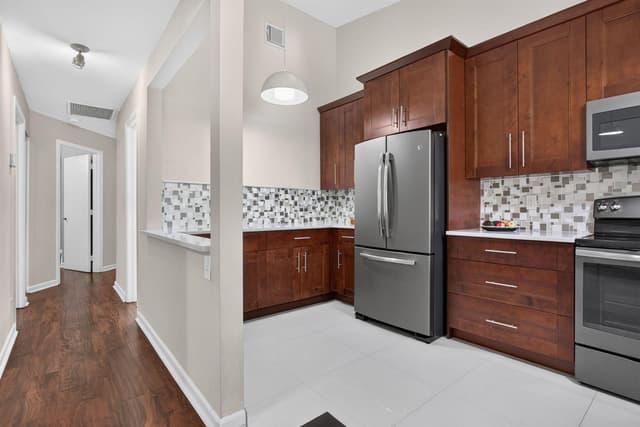 2007 DISCOVERY Circle E, Deerfield Beach FL 33442 - Deerfield Beach, FL - Photo 2