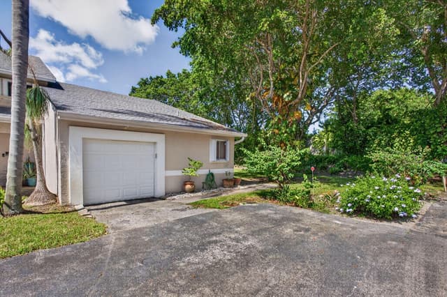 2007 DISCOVERY Circle E, Deerfield Beach FL 33442 - Deerfield Beach, FL - Photo 3