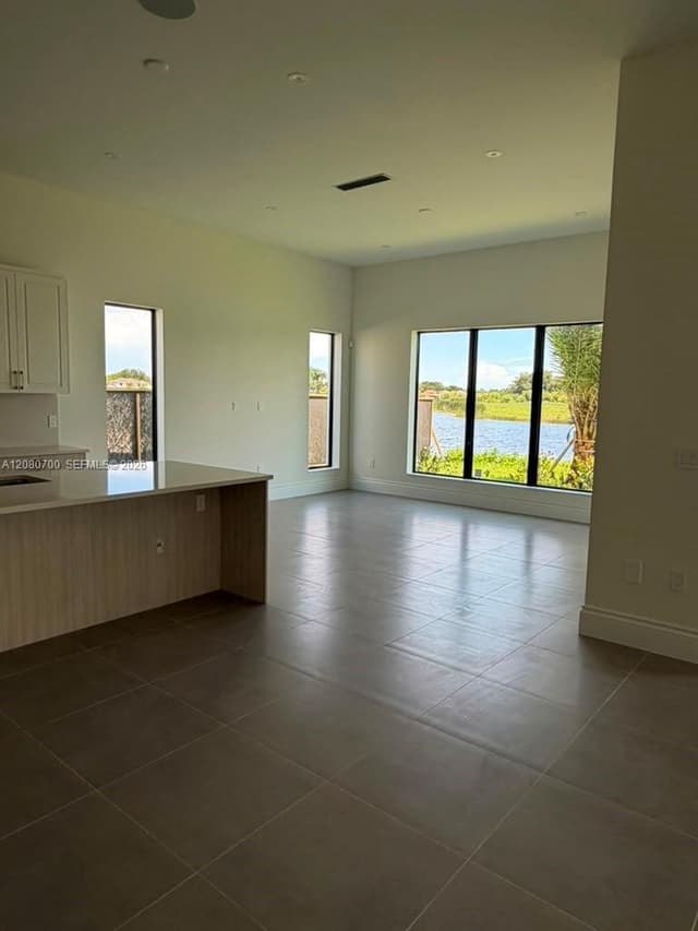 8540 NW 160th Terrace, Miami Lakes FL 33016 - Miami Lakes, FL - Photo 3