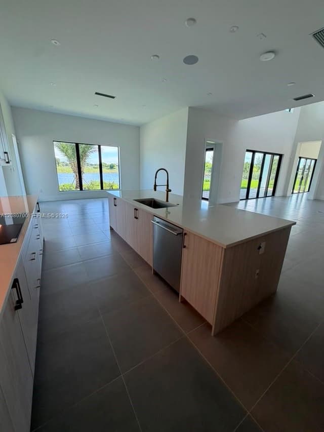 8540 NW 160th Terrace, Miami Lakes FL 33016 - Miami Lakes, FL - Photo 4