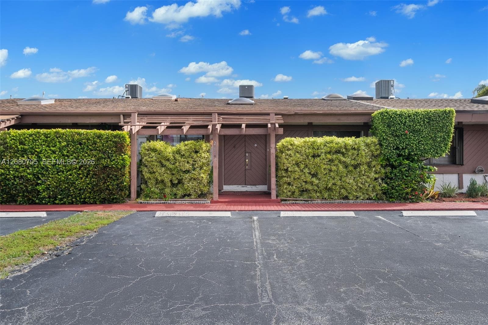 2679 S Parkview Dr, Hallandale Beach FL 33009