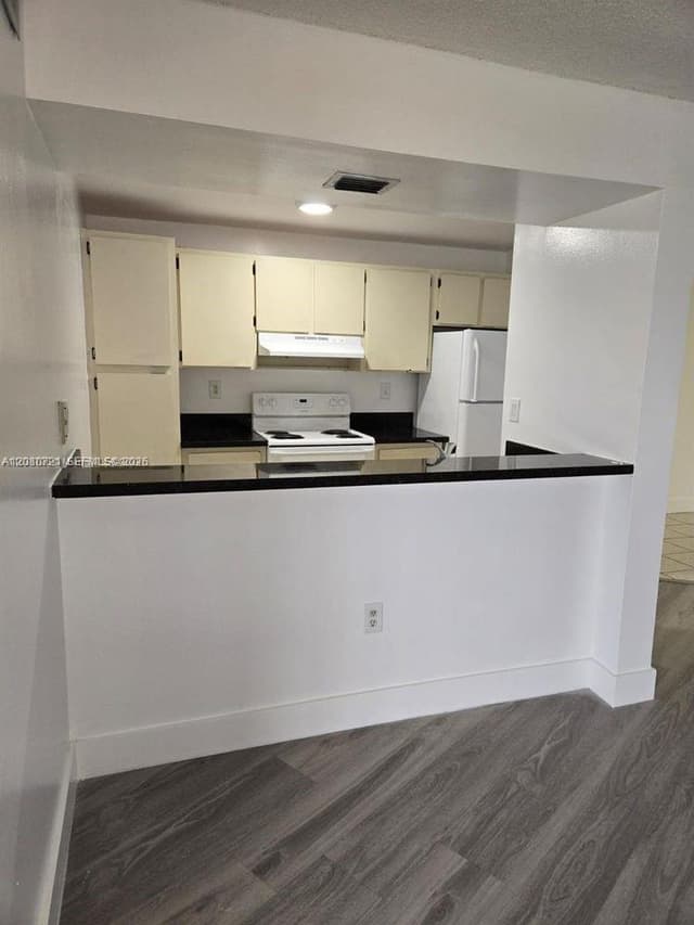 6955 NW 186th St # F205, Hialeah FL 33015 - Hialeah, FL - Photo 4