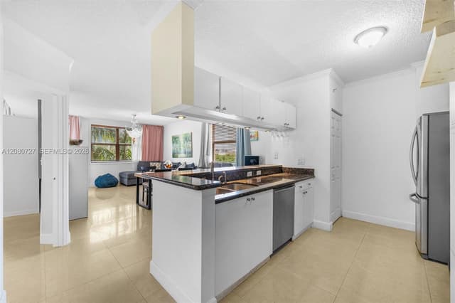 17150 N Bay Rd # 2516, Sunny Isles Beach FL 33160 - Sunny Isles Beach, FL - Photo 2