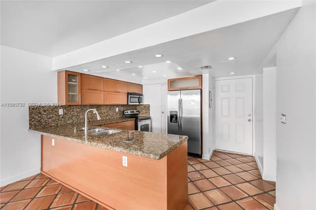 1045 10th St # 402, Miami Beach FL 33139 - Miami Beach, FL - Photo 4