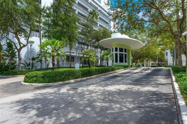 6103 Aqua Ave # 702, Miami Beach FL 33141 - Miami Beach, FL - Photo 2