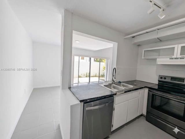 1311 SW 124th Ct, Miami FL 33184 - Miami, FL - Photo 4