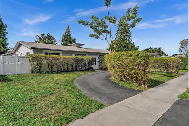 4810 Johnson St, Hollywood FL 33021 - Hollywood, FL - Photo 2