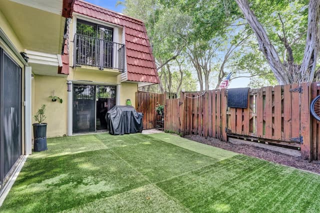 9993 NW 7th Street, Plantation FL 33324 - Plantation, FL - Photo 2