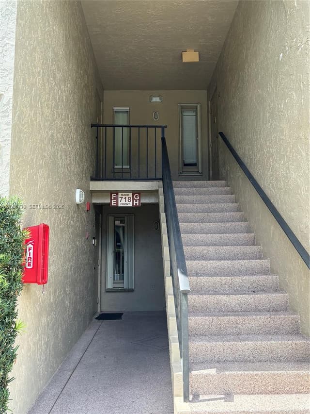 718 Sunny Pine Way # F2, Green Acres FL 33415 - Green Acres, FL - Photo 2